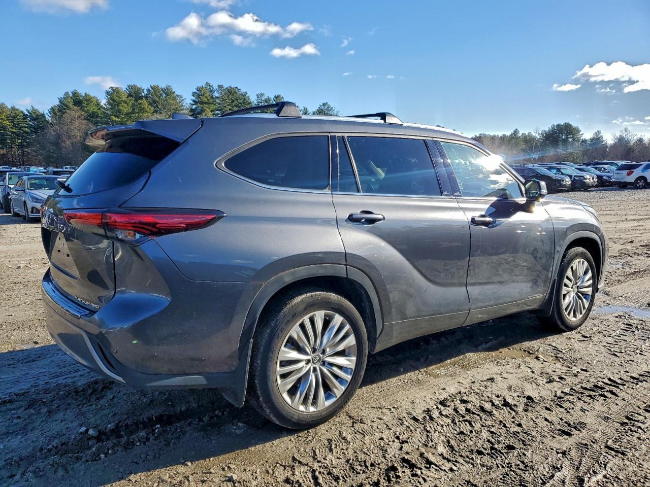 2023 TOYOTA HIGHLANDER