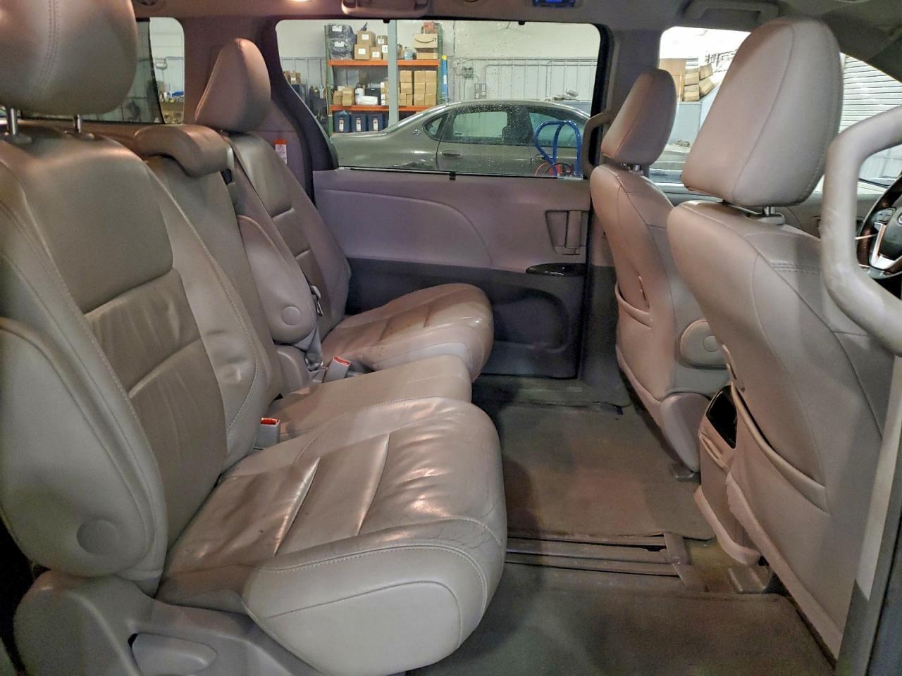 2015 TOYOTA SIENNA