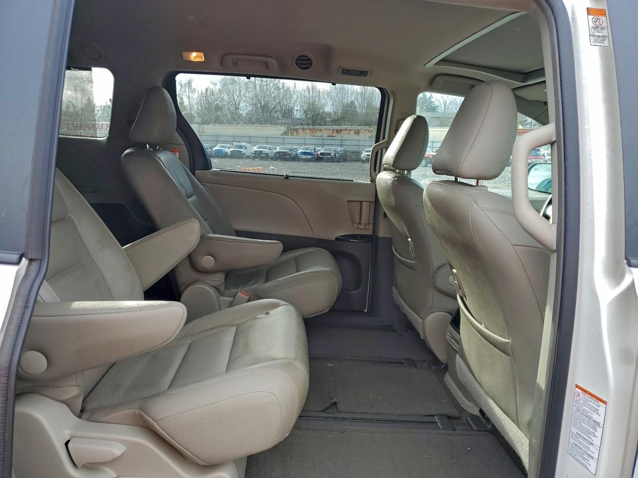 2016 TOYOTA SIENNA
