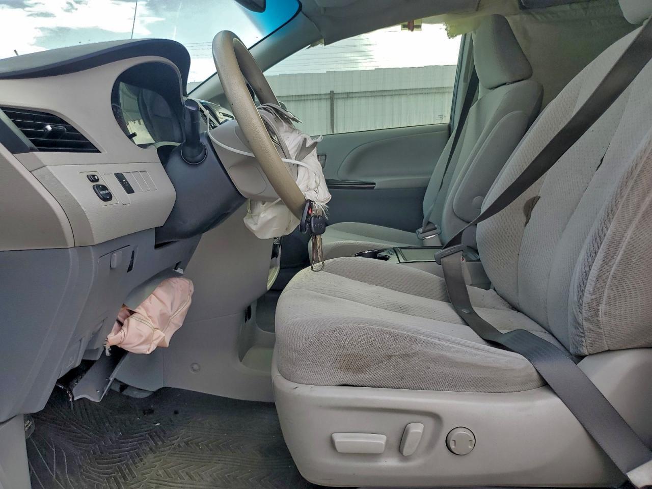 2014 TOYOTA SIENNA