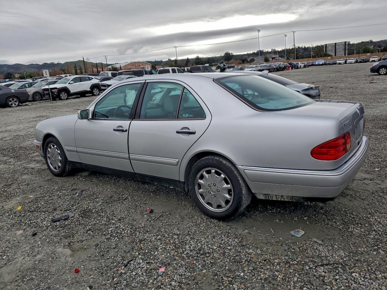 1999 MERCEDES-BENZ E-Class