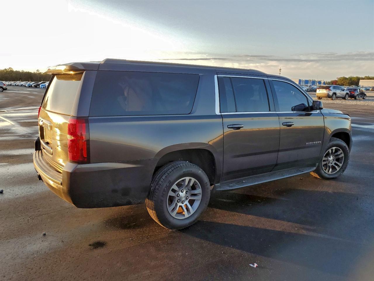 2017 CHEVROLET Suburban