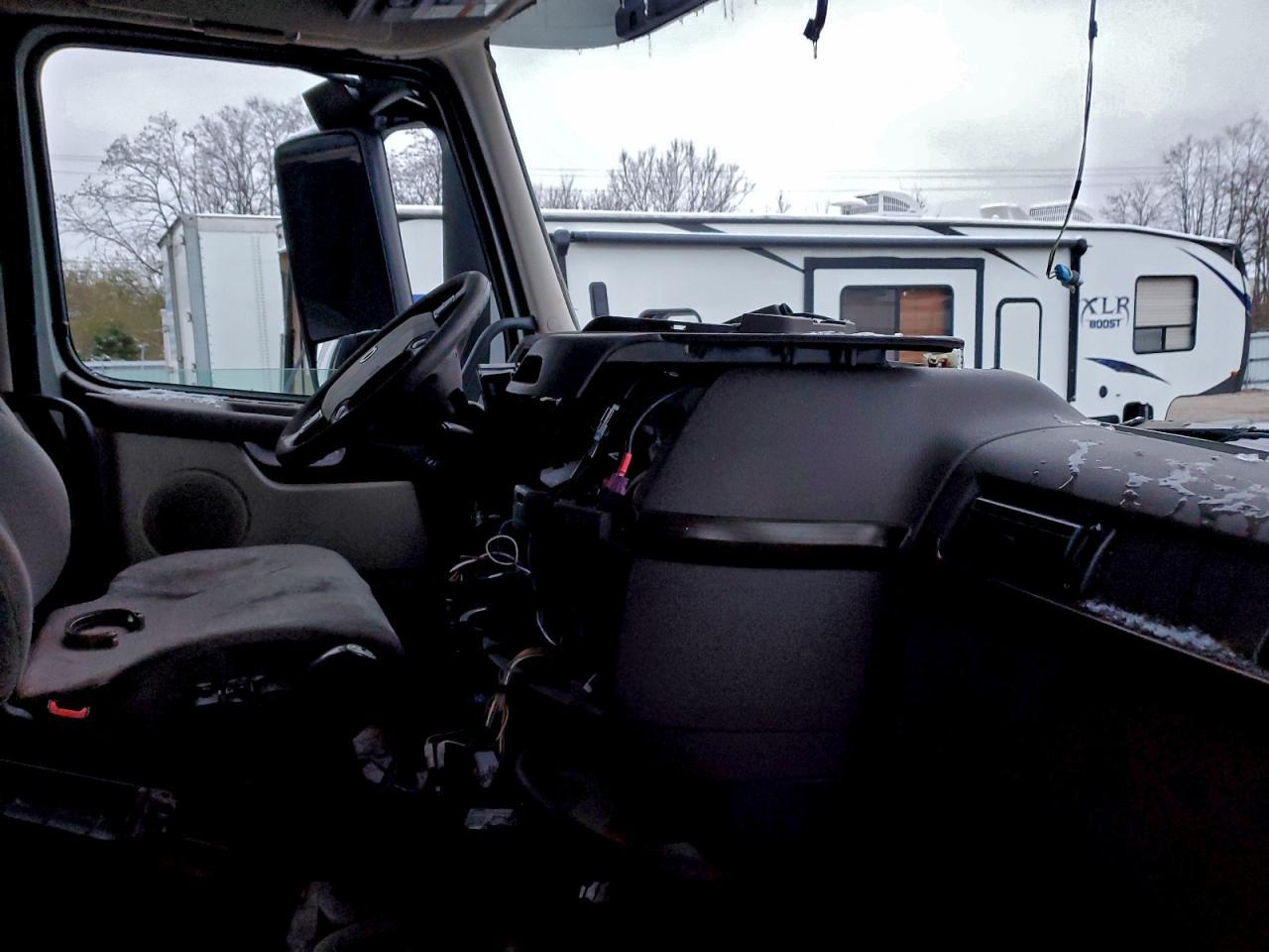 2017 VOLVO VNL