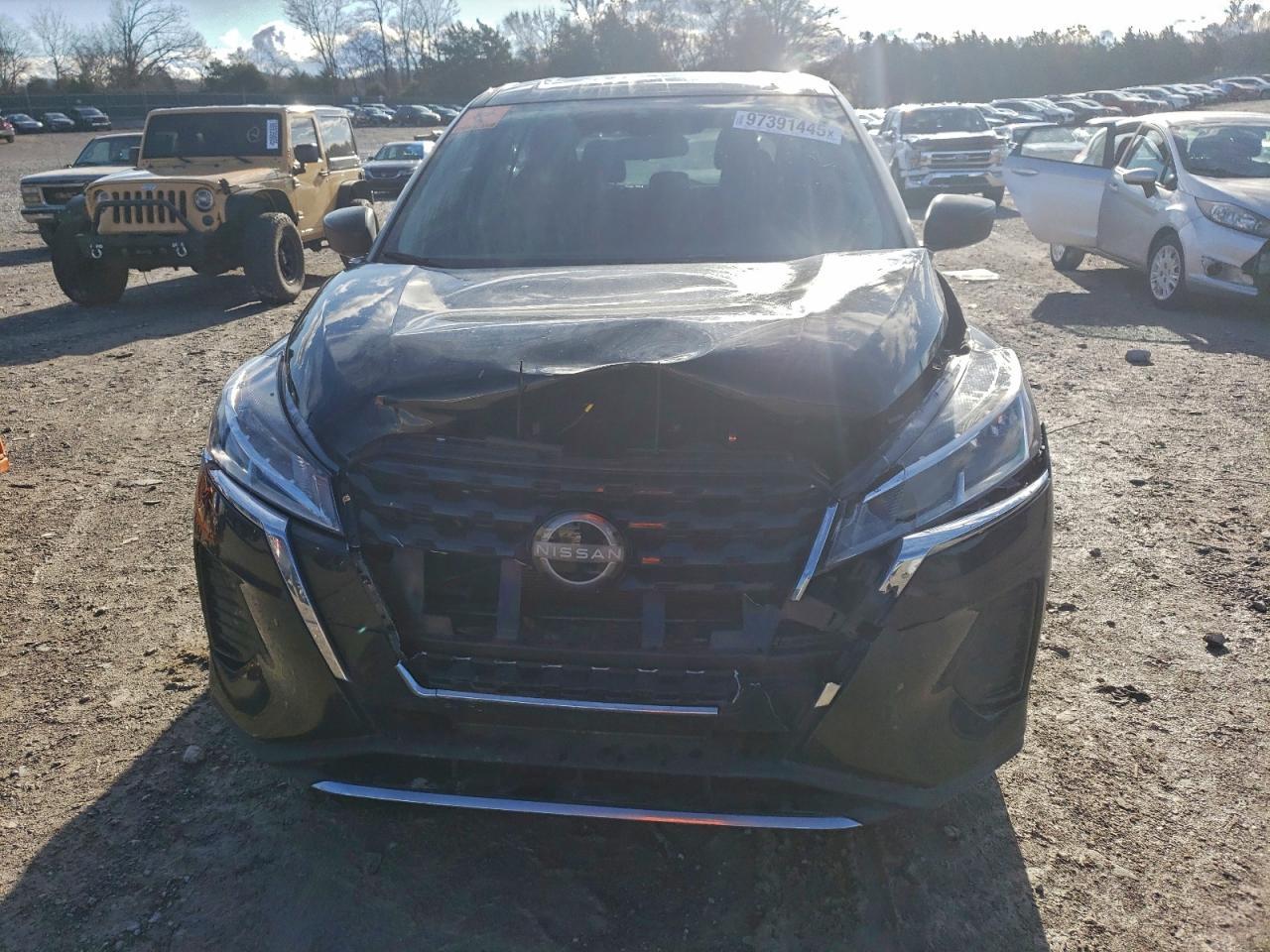 2022 NISSAN KICKS