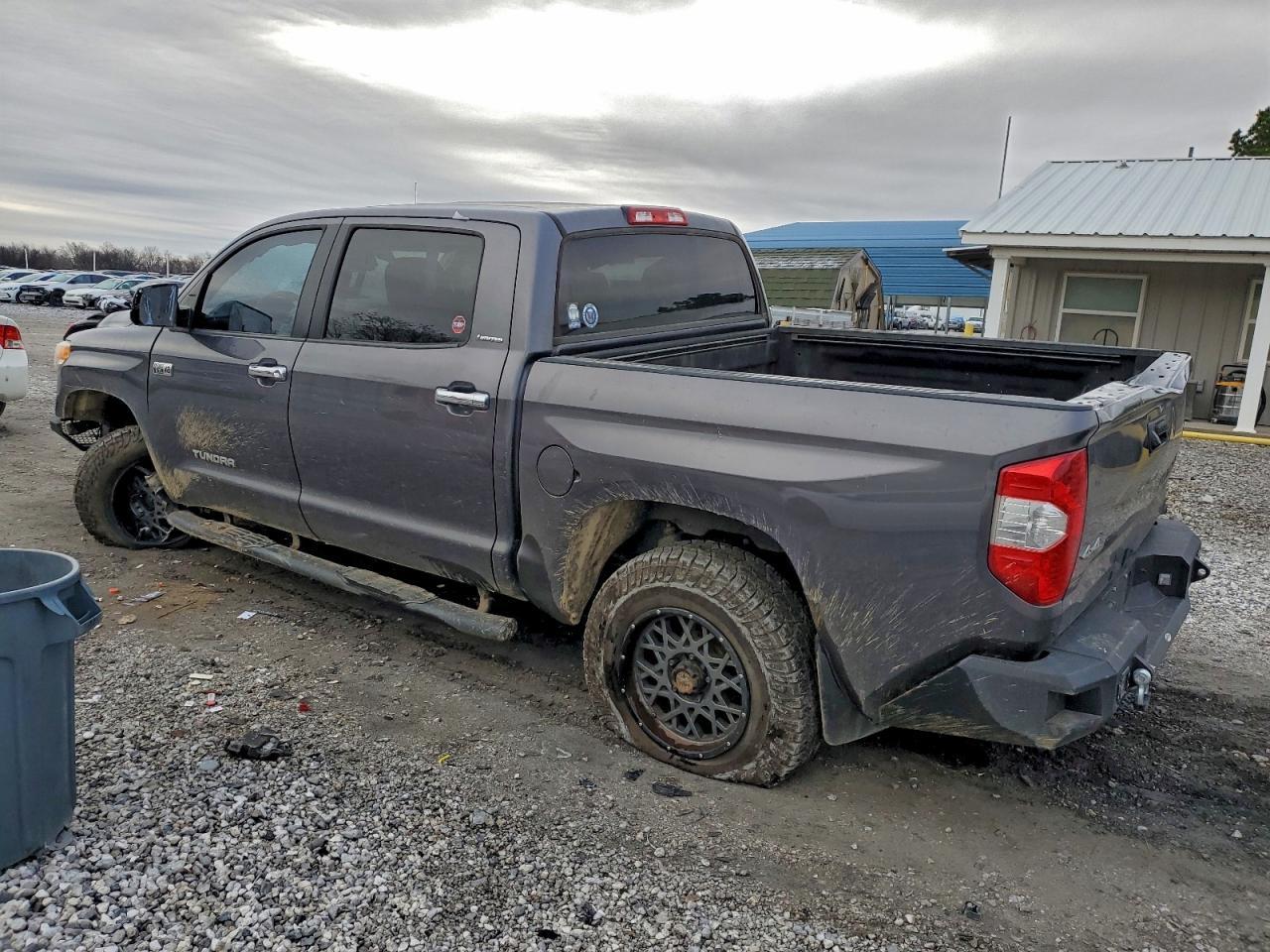 2017 TOYOTA TUNDRA