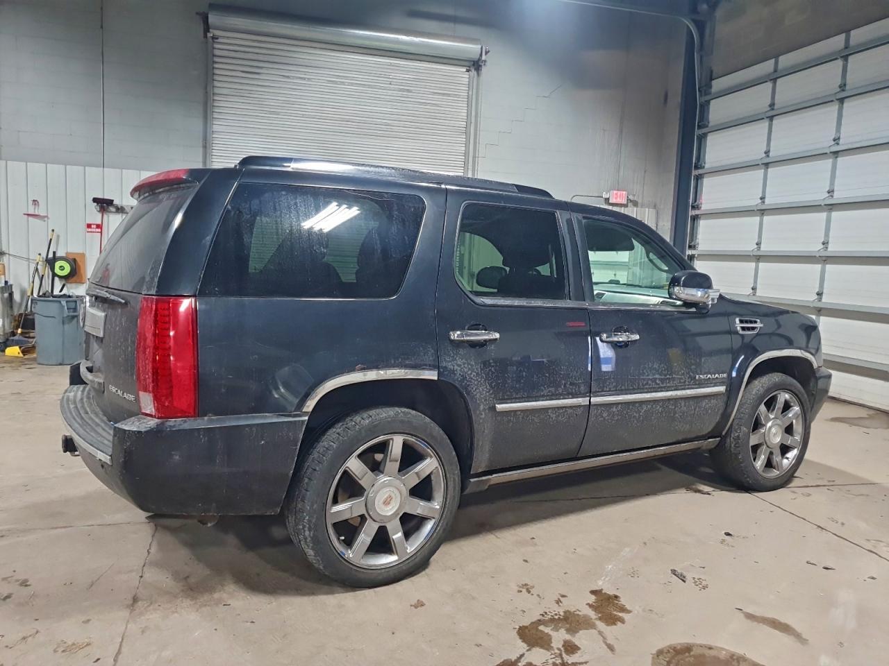 2011 CADILLAC ESCALADE