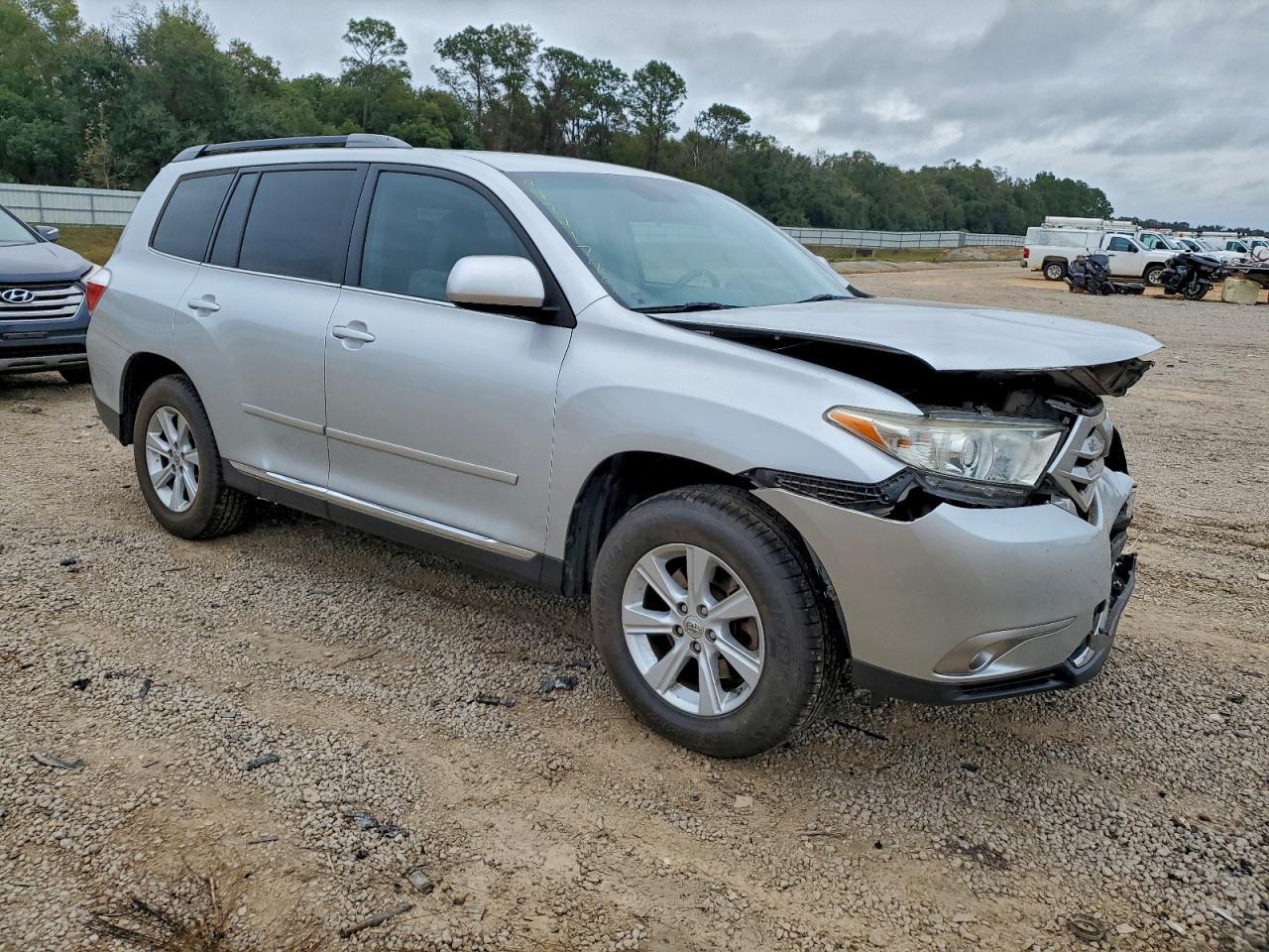 2011 TOYOTA HIGHLANDER