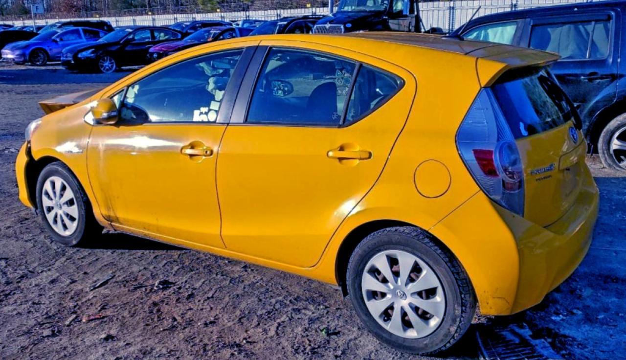 2014 TOYOTA Prius c