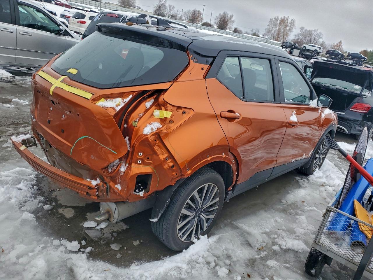 2024 NISSAN KICKS