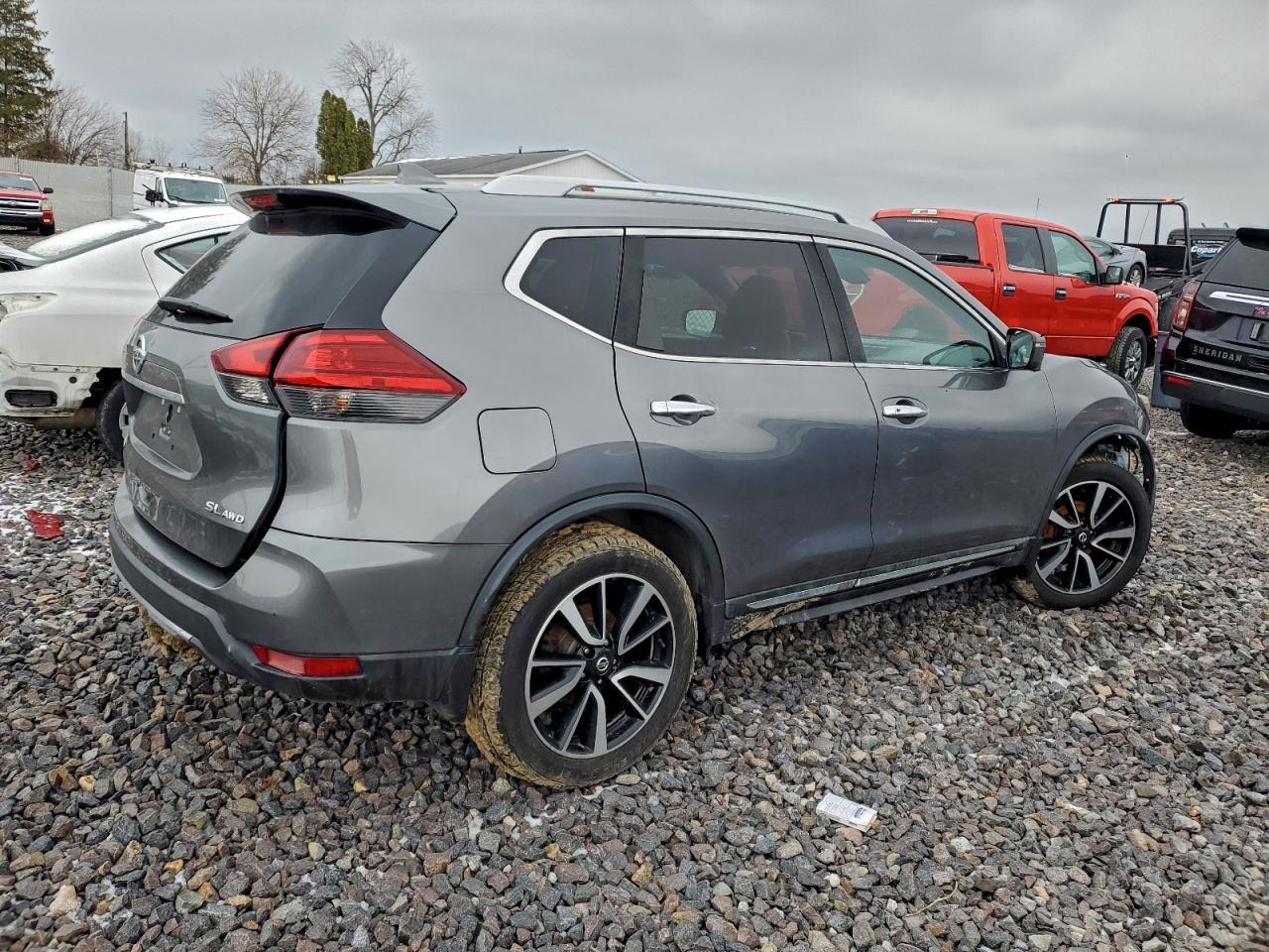 2017 NISSAN ROGUE