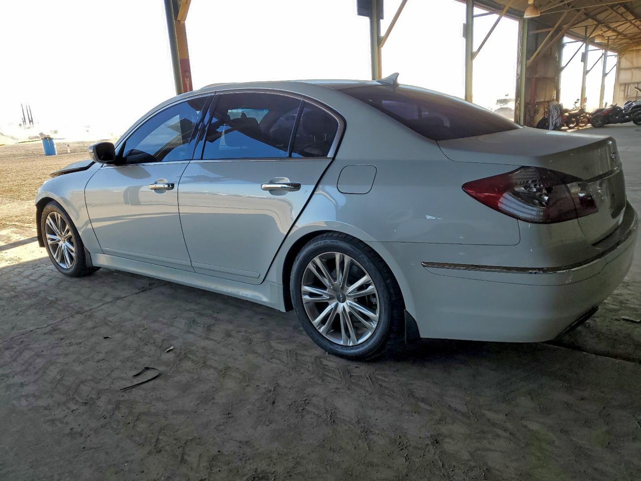 2013 HYUNDAI GENESIS