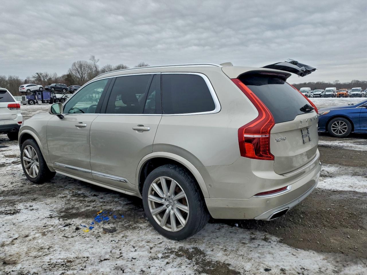 2016 VOLVO XC90
