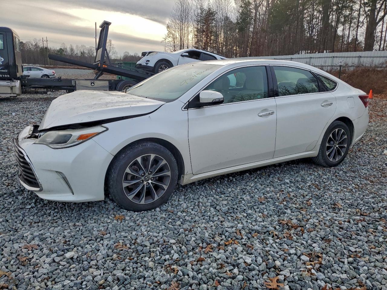 2016 TOYOTA Avalon