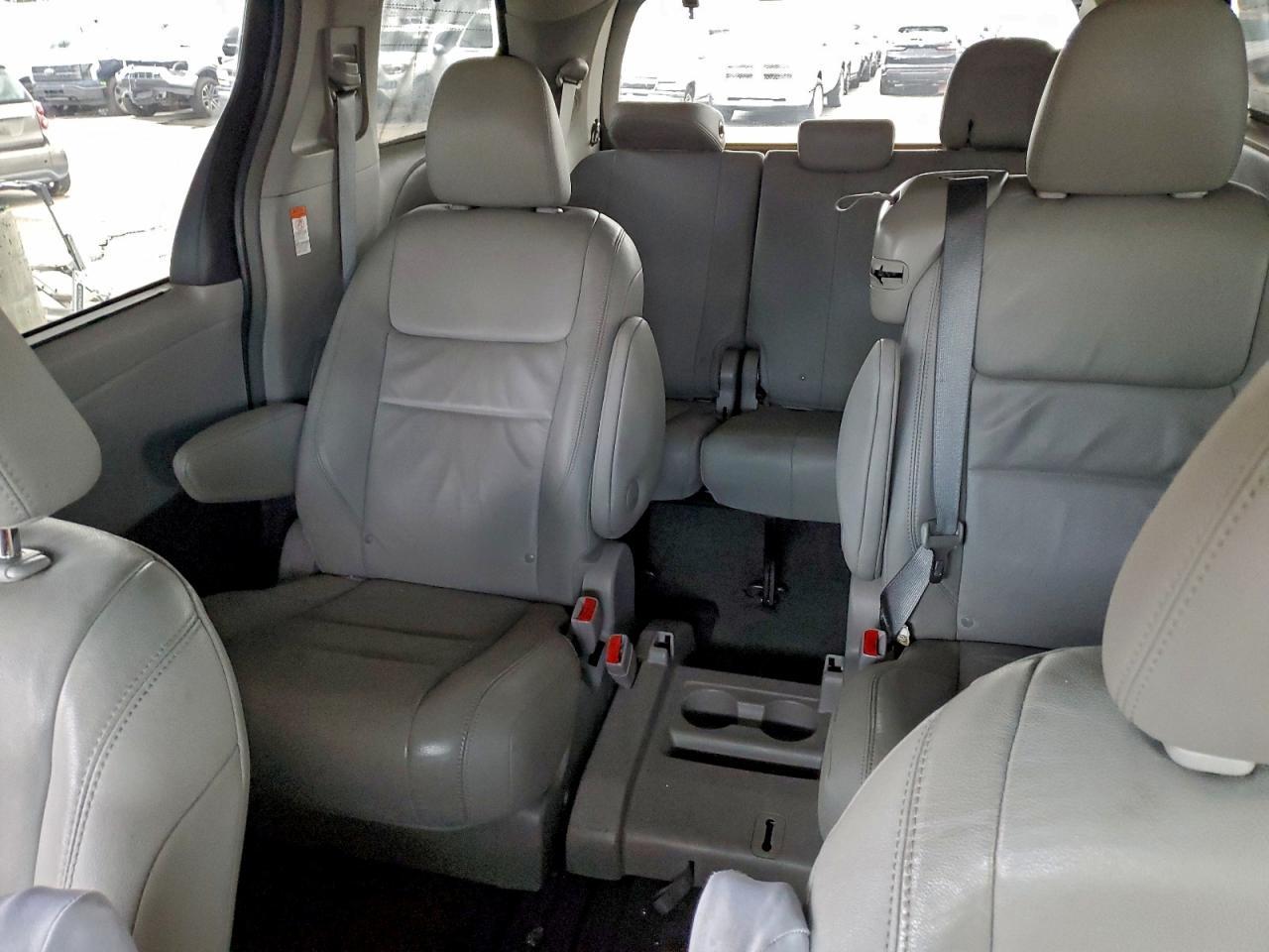 2017 TOYOTA SIENNA