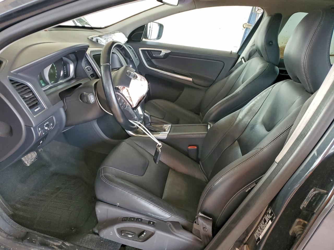2015 VOLVO XC60