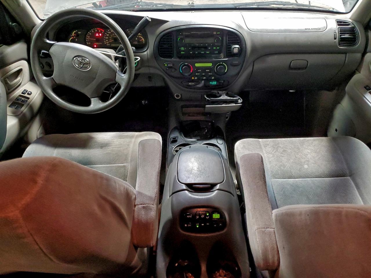 2004 TOYOTA Sequoia