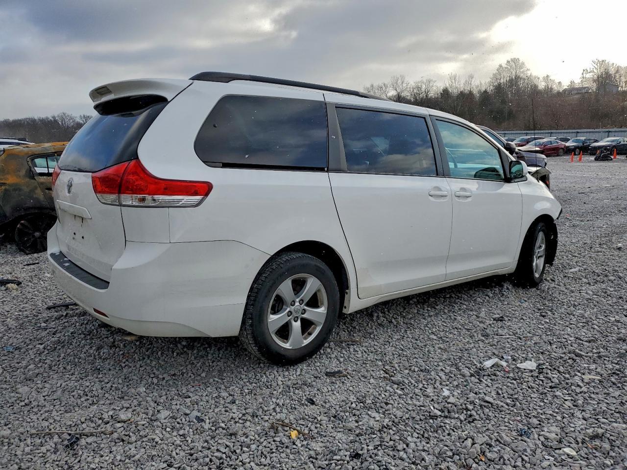 2014 TOYOTA SIENNA