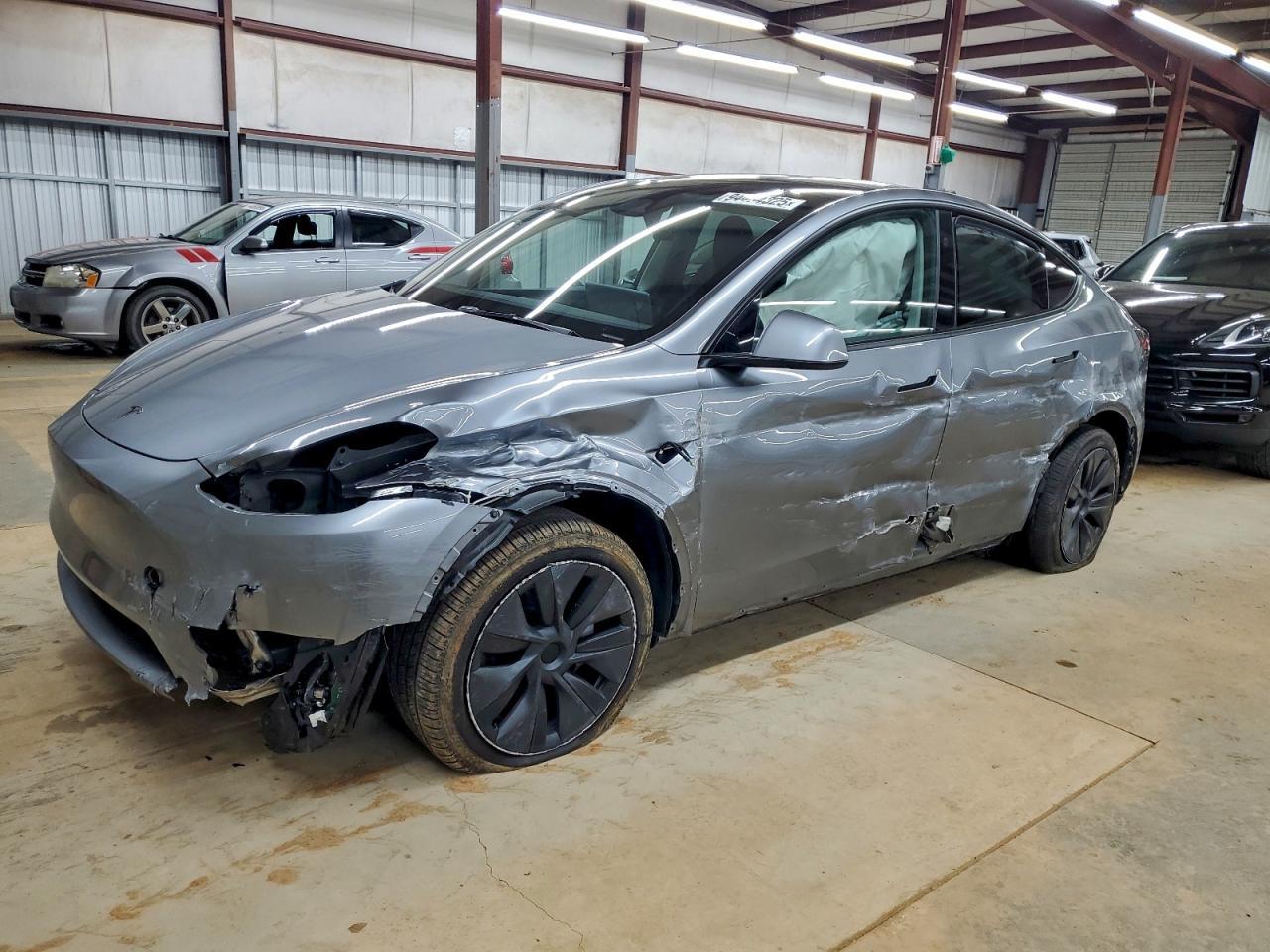 2025 TESLA MODEL Y