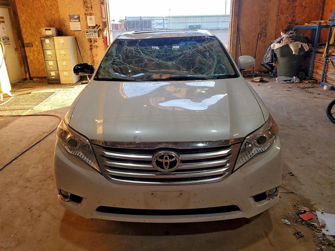 2011 TOYOTA Avalon
