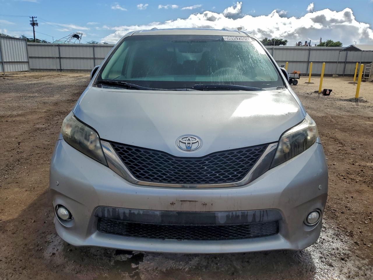 2014 TOYOTA SIENNA
