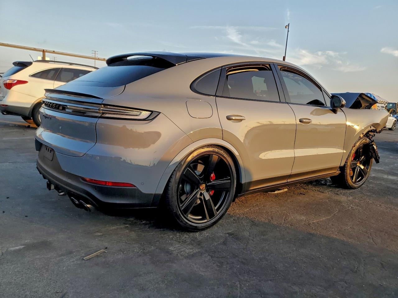 2025 PORSCHE CAYENNE