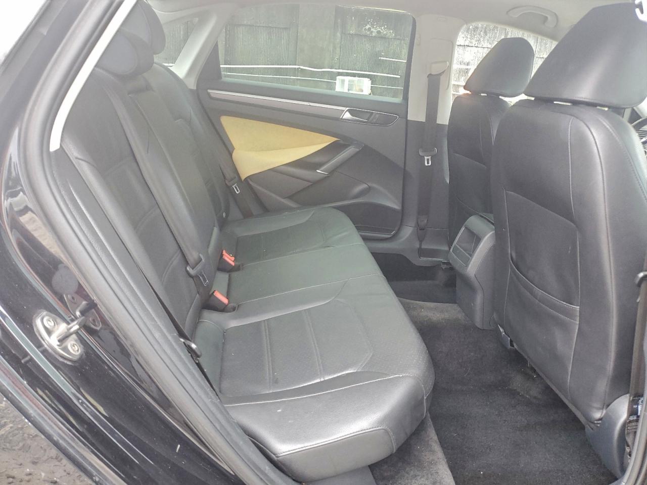 2017 VOLKSWAGEN Passat