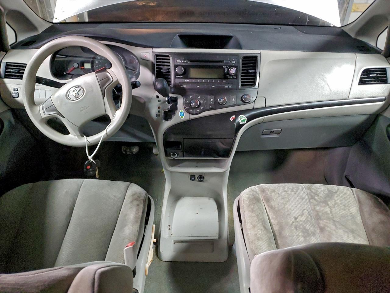 2013 TOYOTA SIENNA