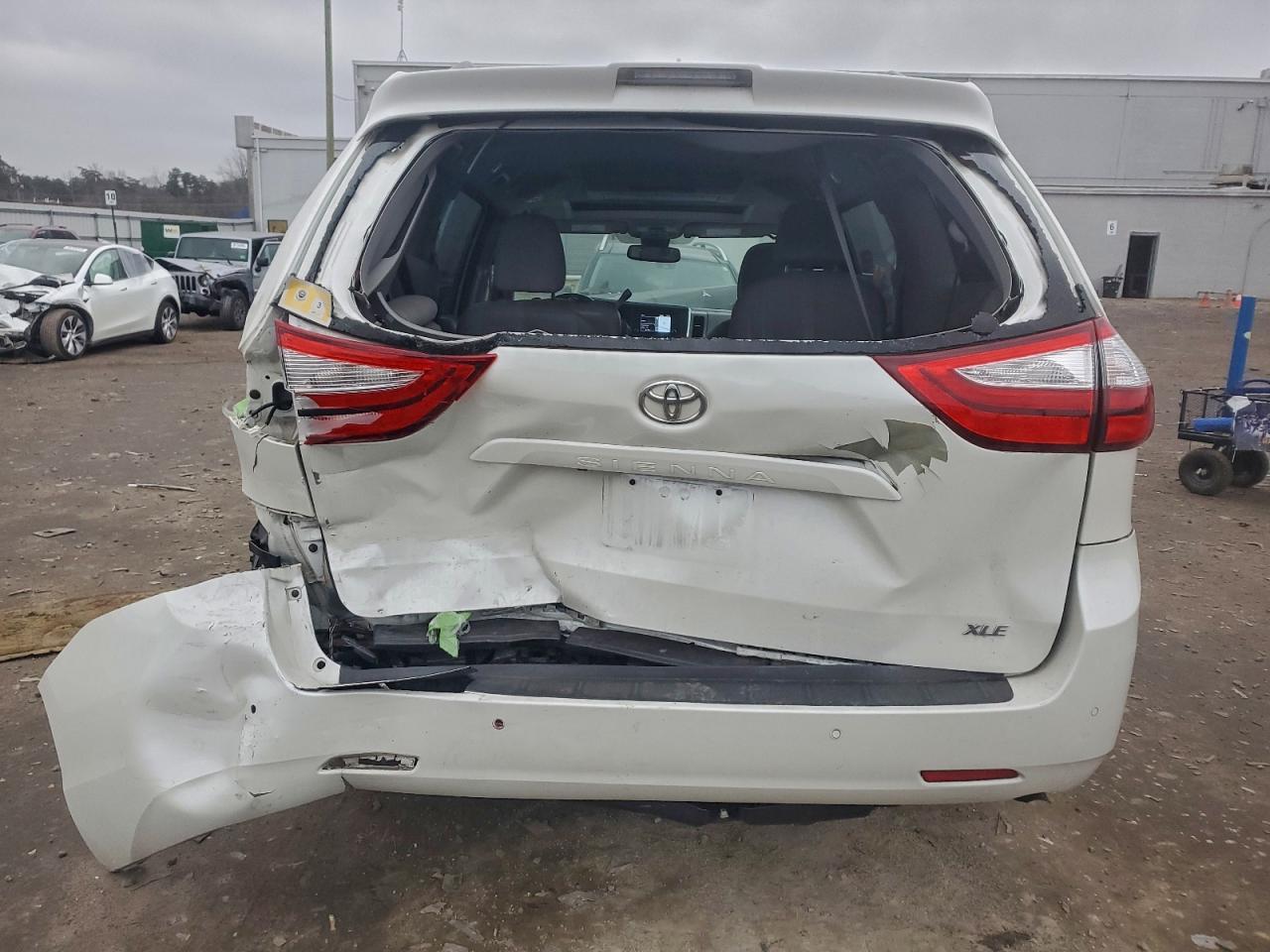 2018 TOYOTA SIENNA