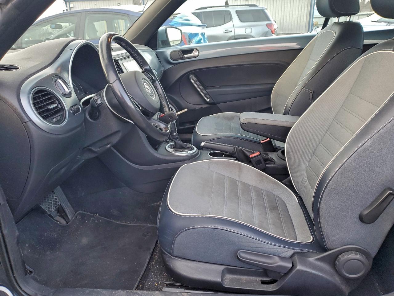 2016 VOLKSWAGEN Beetle