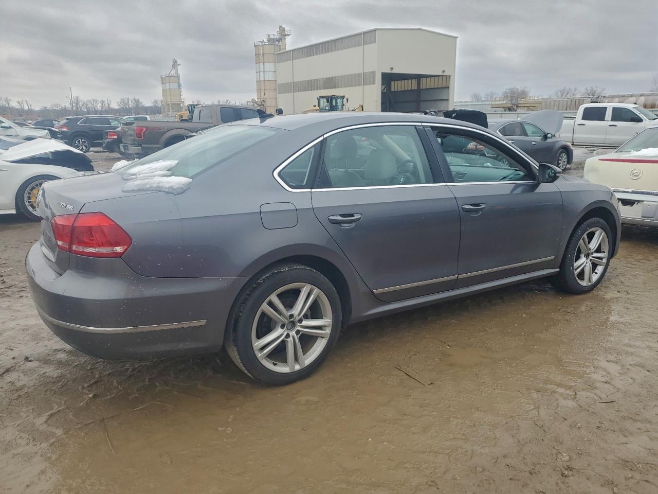 2012 VOLKSWAGEN Passat