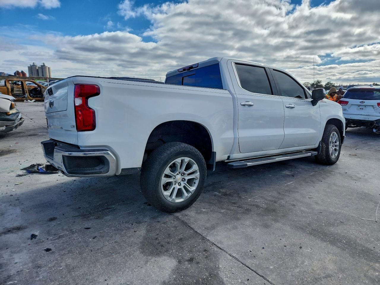 2024 CHEVROLET Silverado