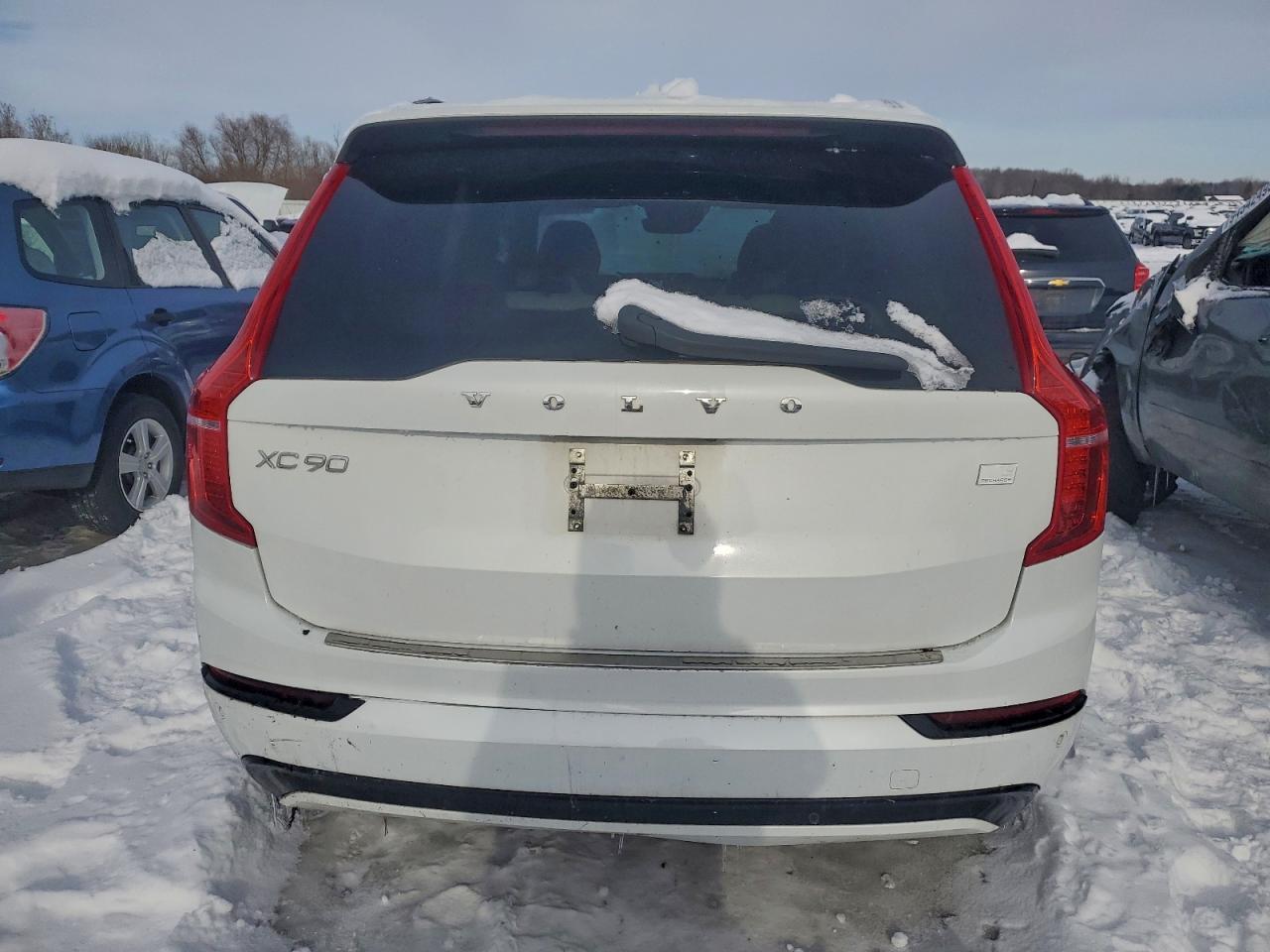 2022 VOLVO XC90