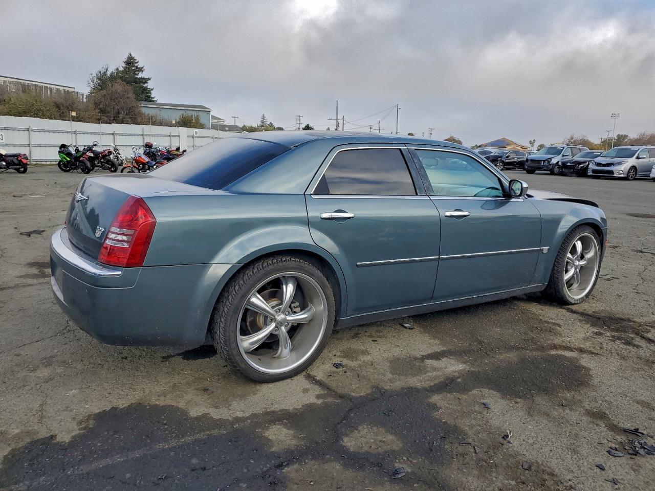 2005 CHRYSLER 300
