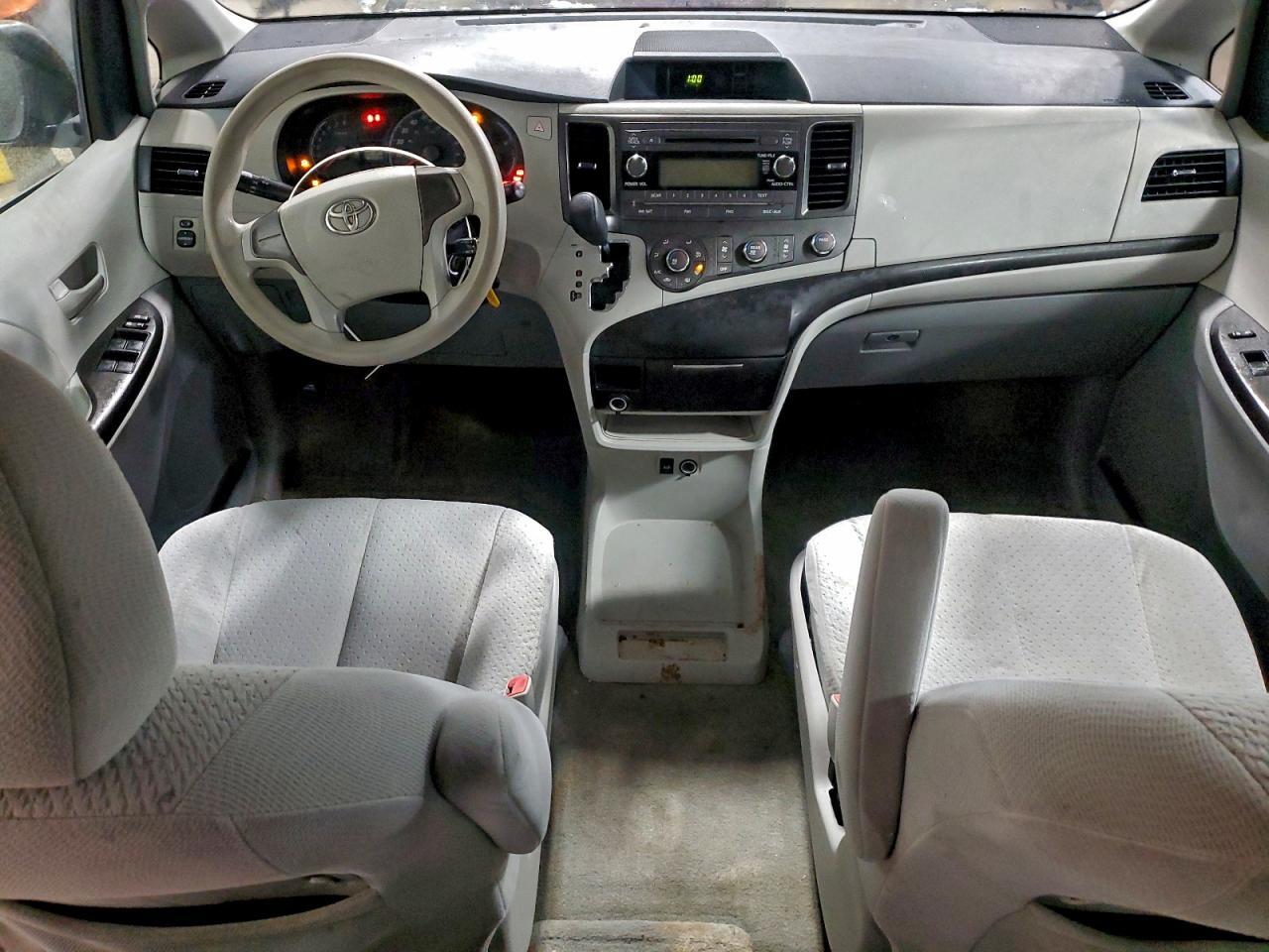 2012 TOYOTA SIENNA