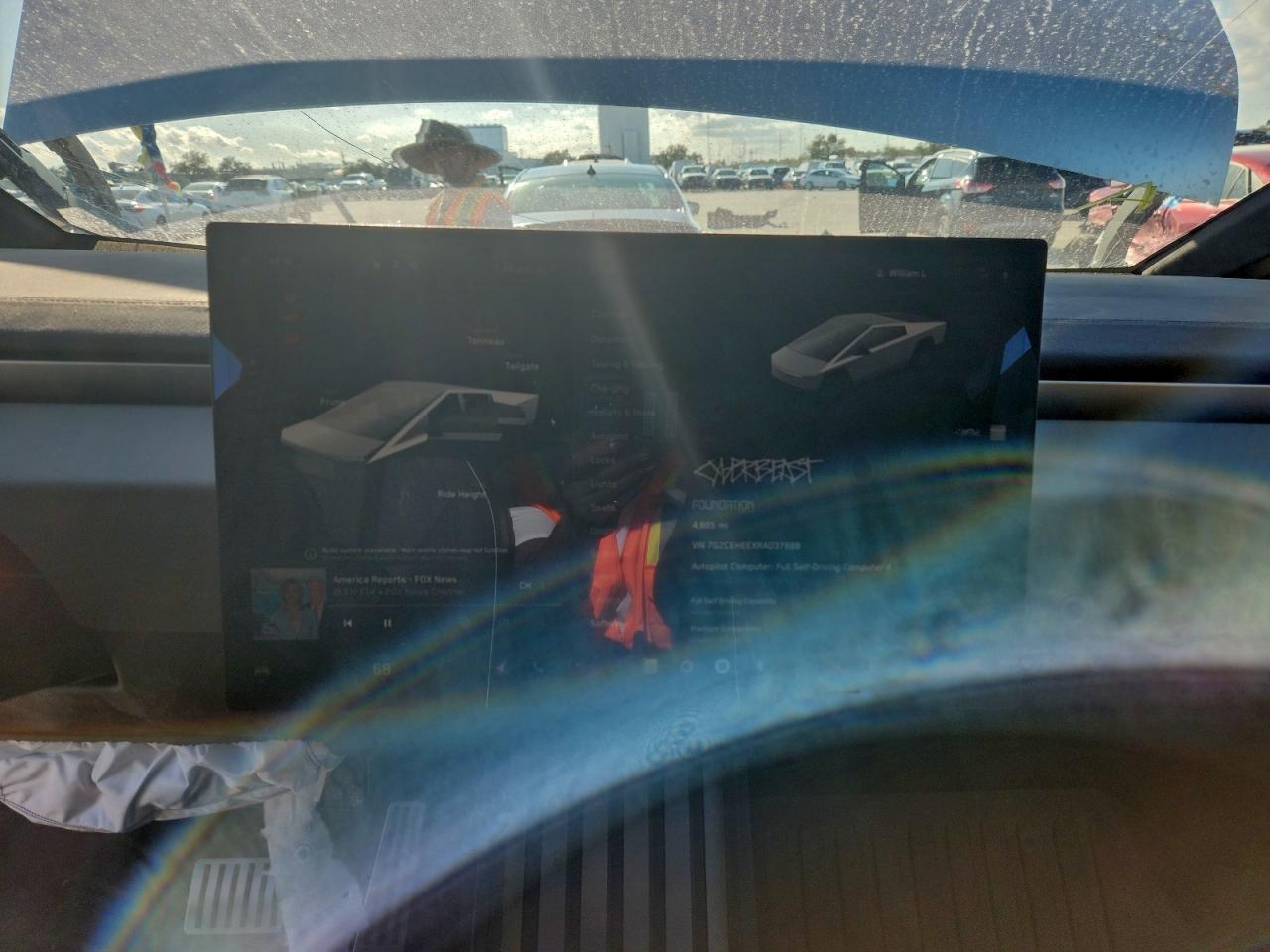2024 TESLA Cybertruck