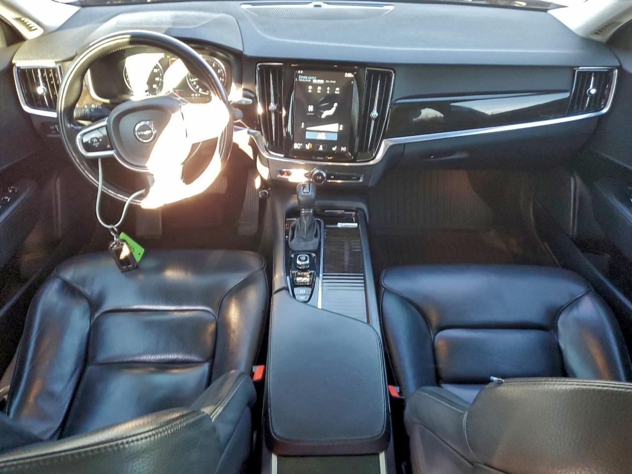 2018 VOLVO S90
