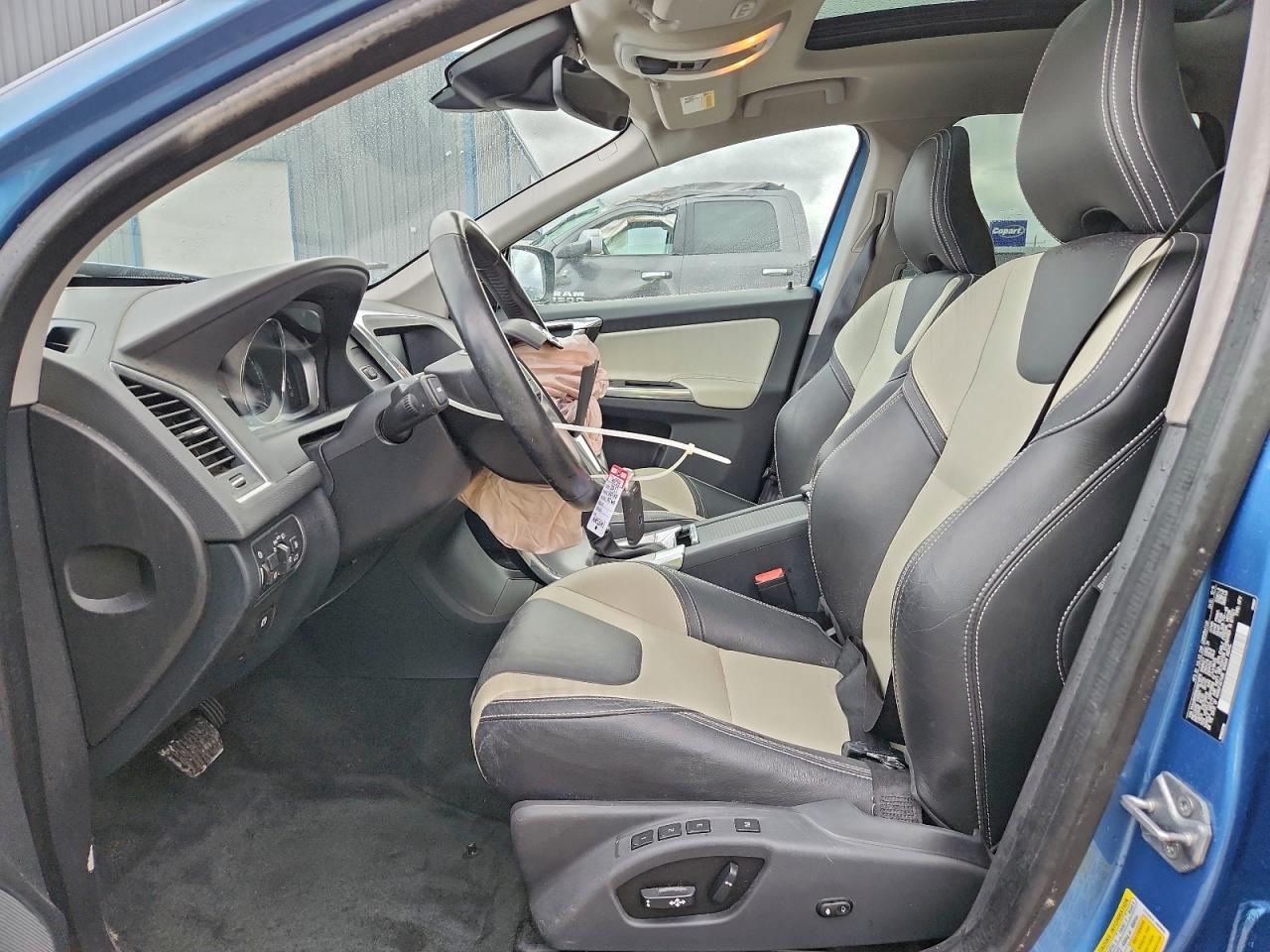 2017 VOLVO XC60