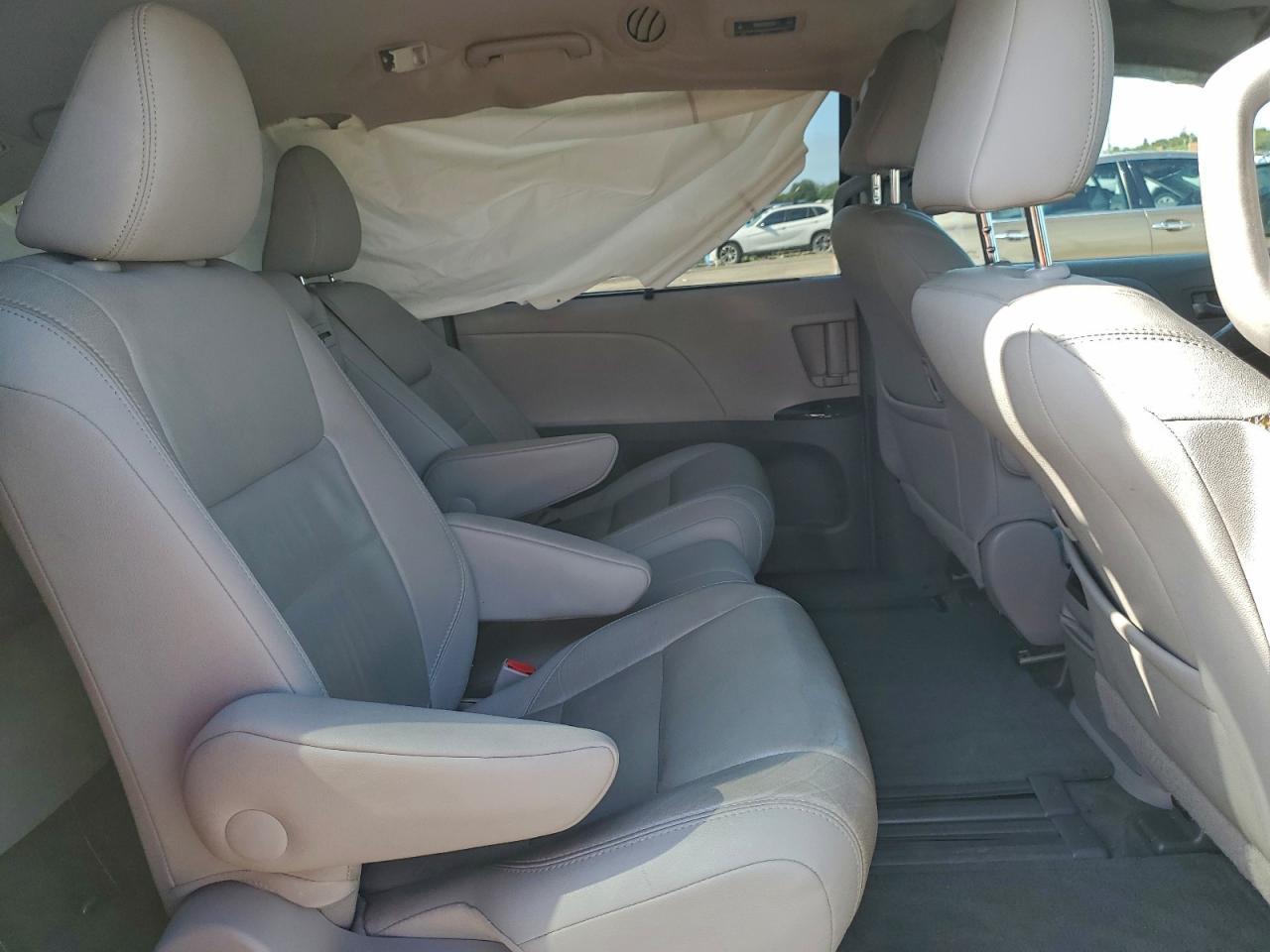 2015 TOYOTA SIENNA