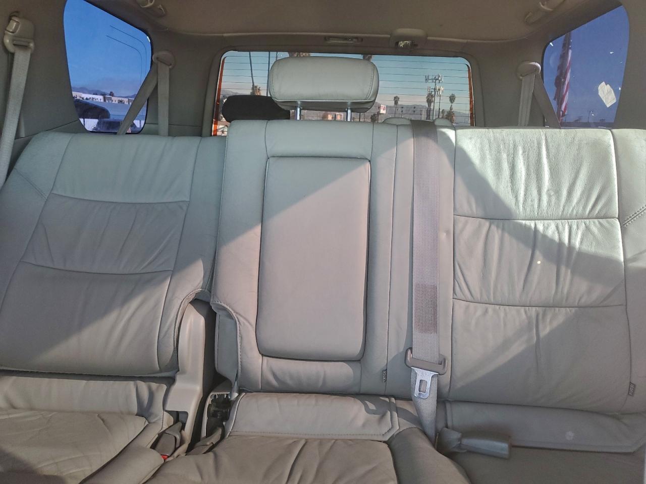 2004 TOYOTA Sequoia