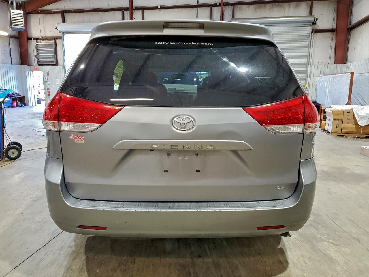 2011 TOYOTA SIENNA