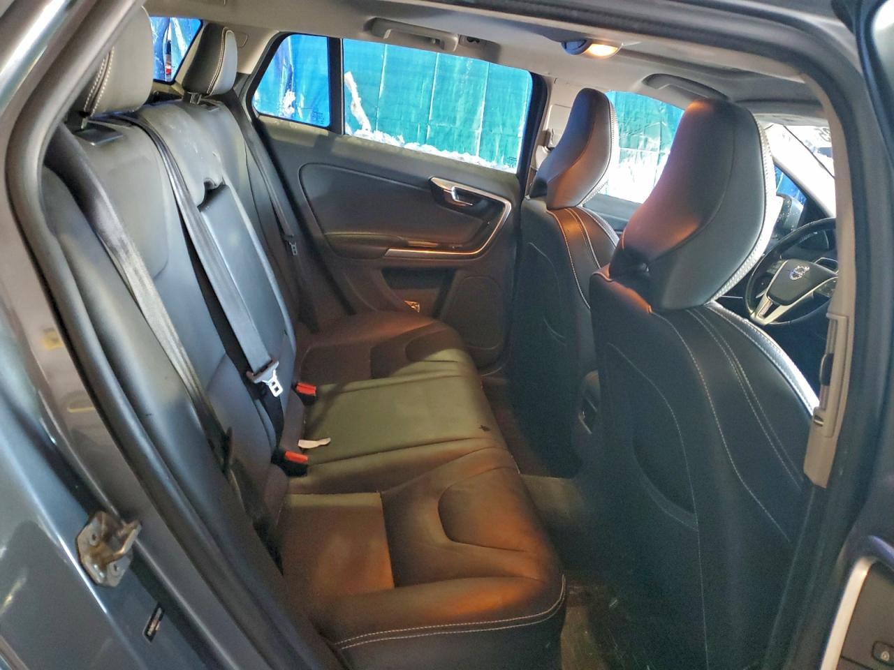 2018 VOLVO V60