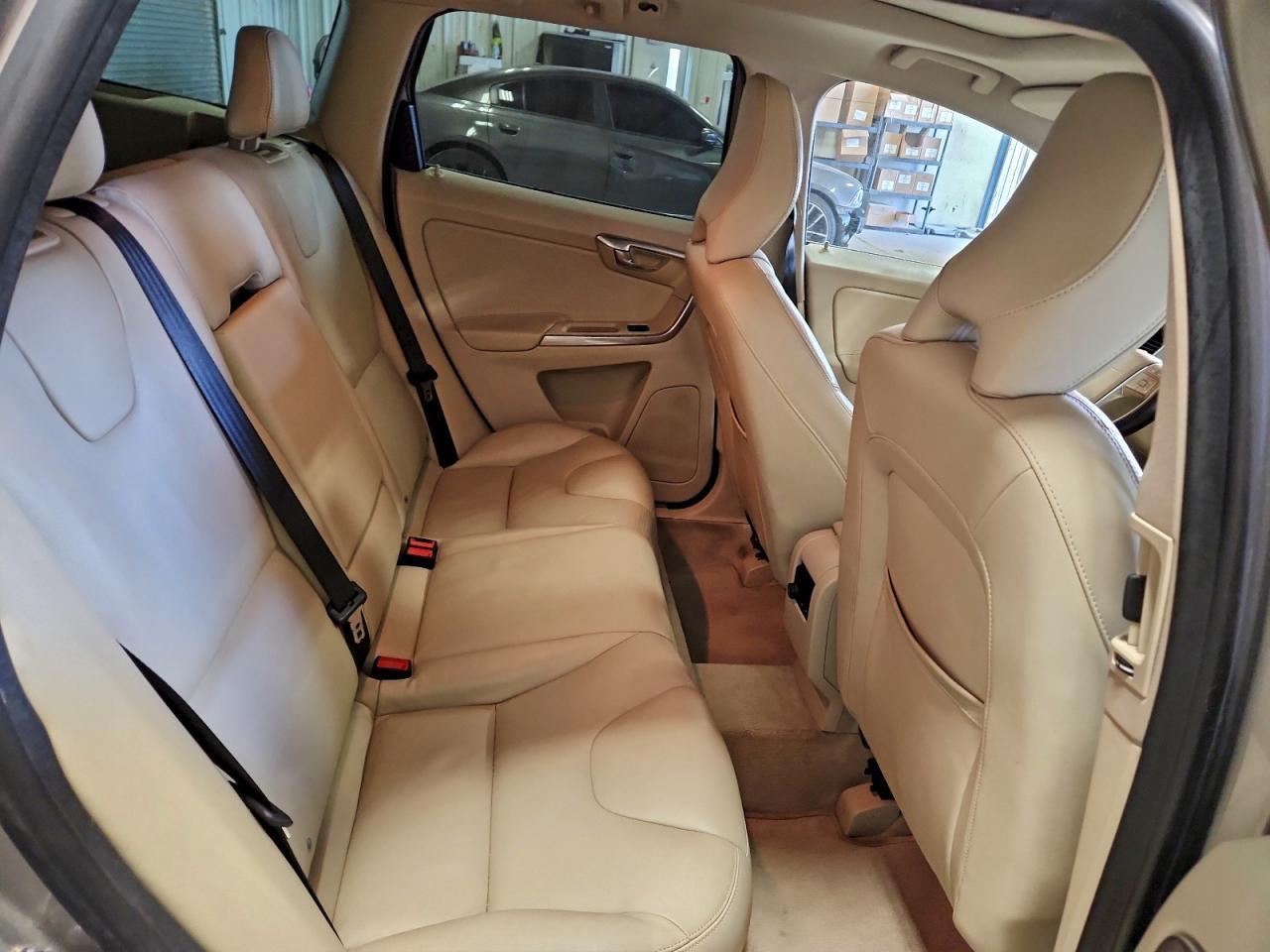 2015 VOLVO XC60