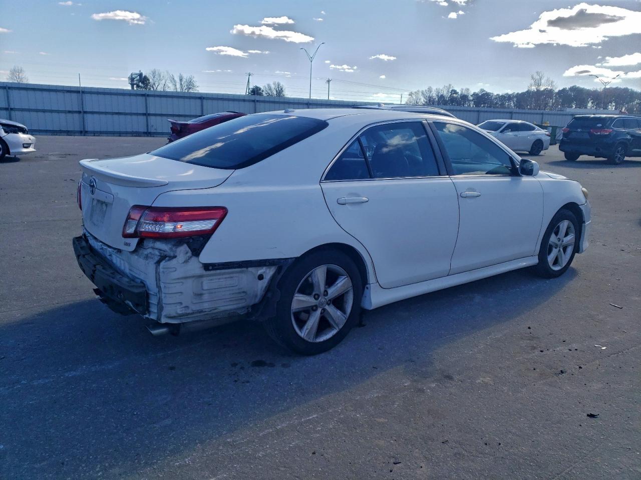 2011 TOYOTA CAMRY