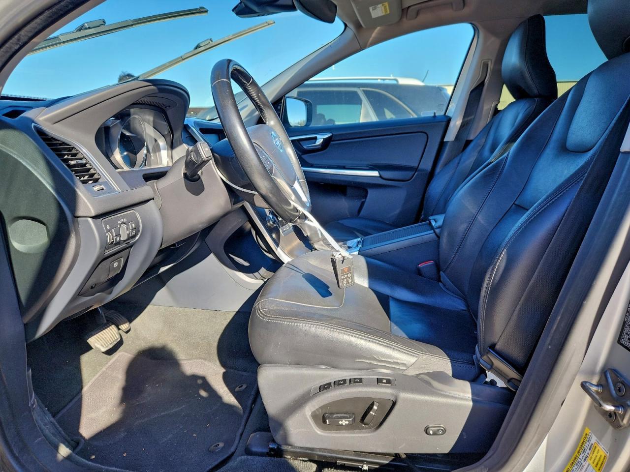 2015 VOLVO XC60