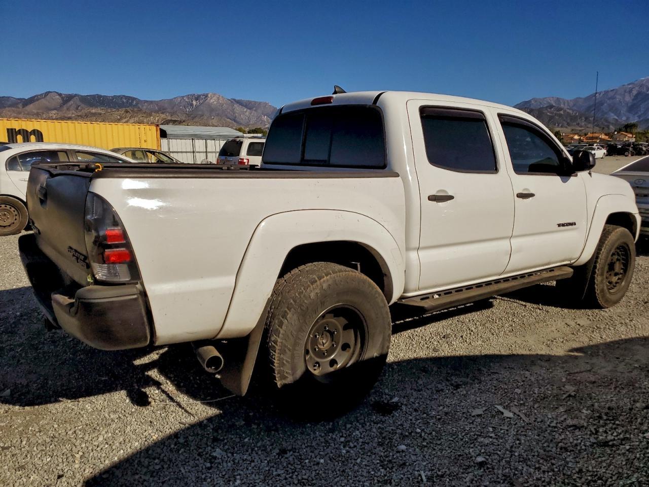 2015 TOYOTA TACOMA