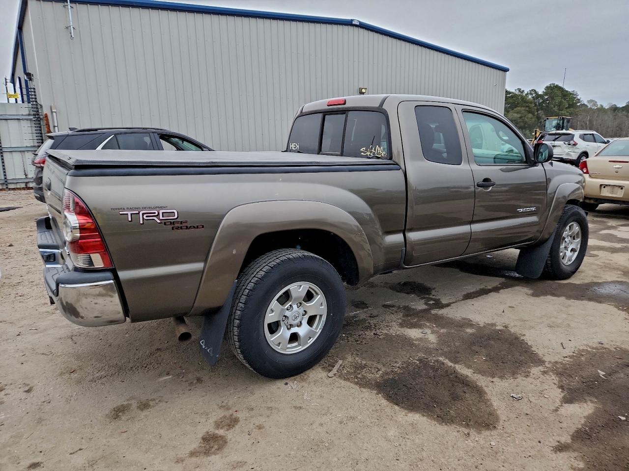 2011 TOYOTA TACOMA