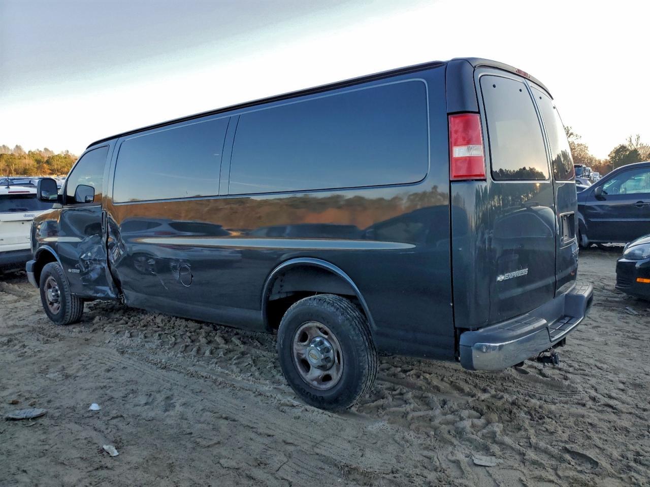 2003 CHEVROLET EXPRESS 2500