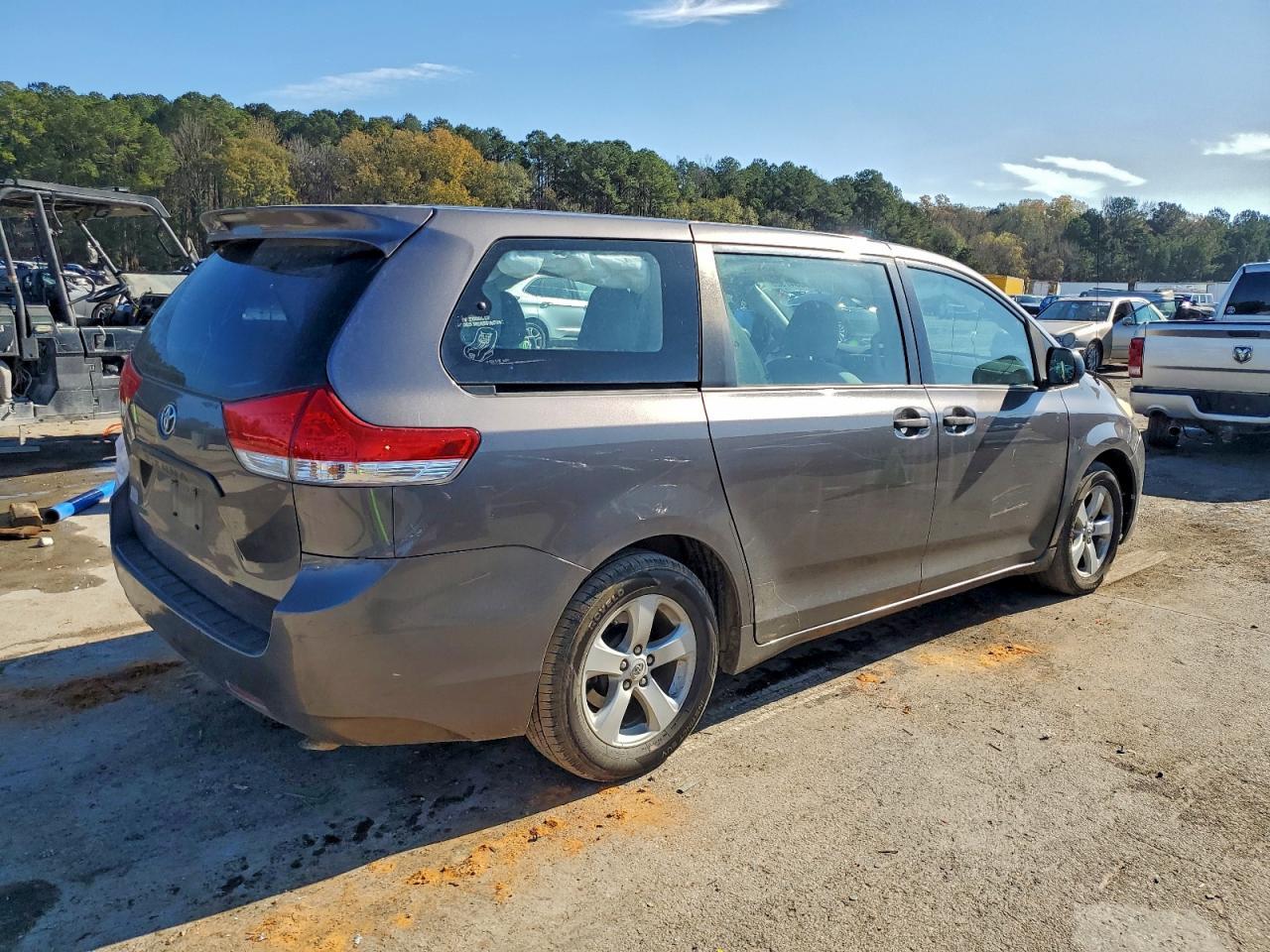 2012 TOYOTA SIENNA
