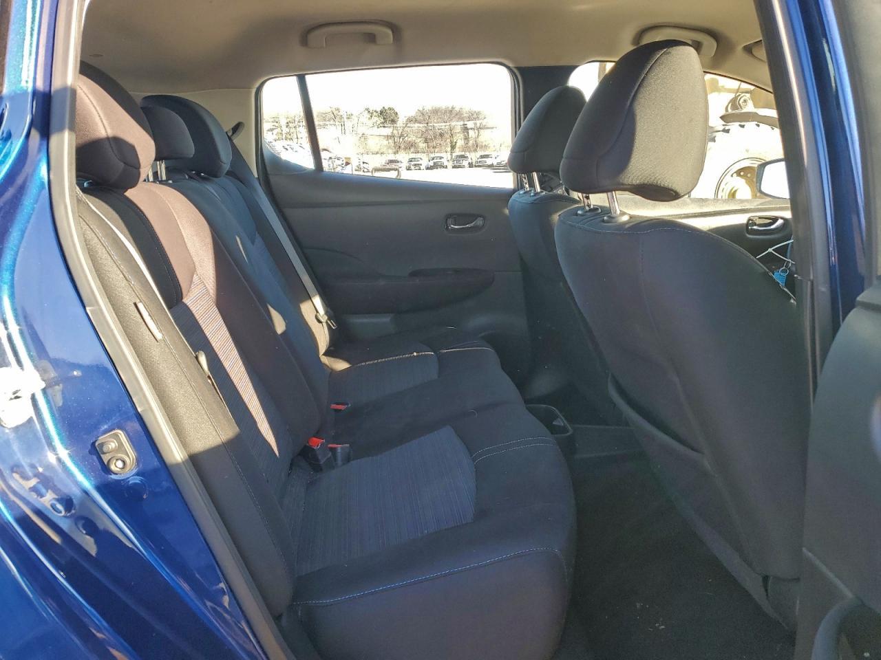 2023 NISSAN LEAF