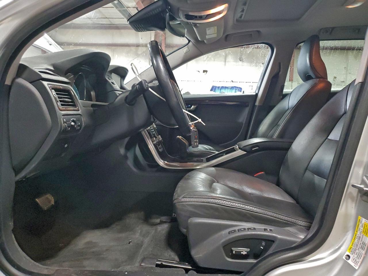 2016 VOLVO XC70